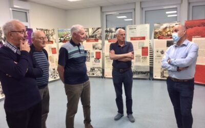 Les anciens combattants pouzaugeais visitent l’exposition sur la Guerre d’Algérie présentée au collège Gaston Chaissac