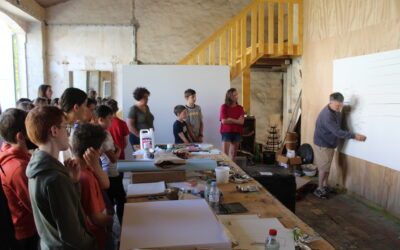 Fabrice Hyber ouvre les portes de son atelier aux élèves de l’atelier artistique