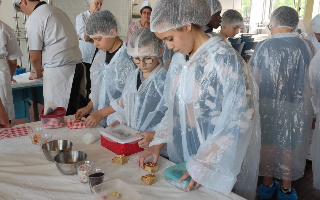 Une classe de 6ème s’initie à la pâtisserie et apprécie !